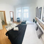 Luxury Central Lisbon Studio Flats, Ideal For Tourists